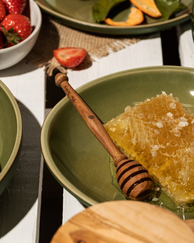 Pot avec cuillère à miel en bois d'olivier