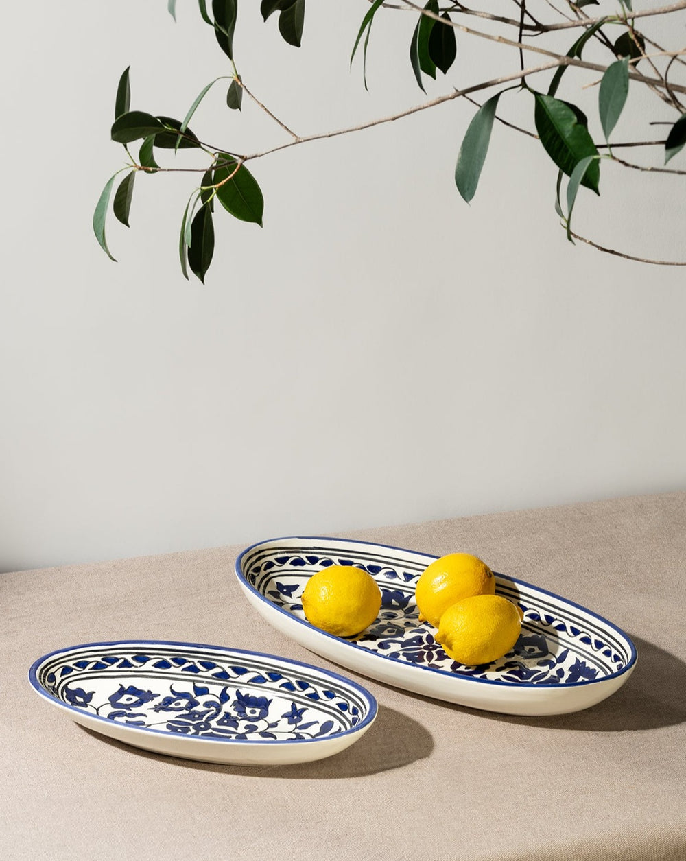 Assiette ovale décorative en céramique peinte à la main | Collection Floral Bleu