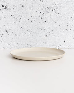 handmade, artisan made,  ivory, matte finish, plate, dinner plate, flat plate, assiette plate, assiette à diner, ivoire, artisan made fait à la main, arisanal, intemporel, design, EDAN, gharyan stoneware, ethically made, ethique, fair trade, commerce équitable